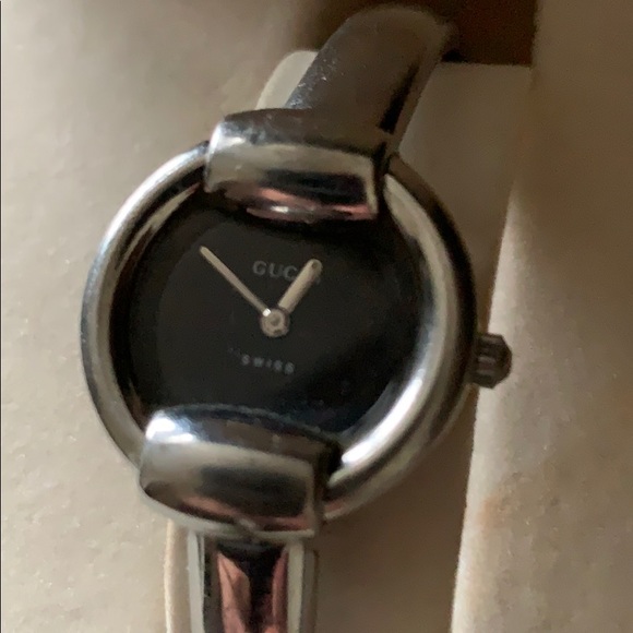 Stainless Steel Gucci watch in box. Vintage. - Picture 3 of 5